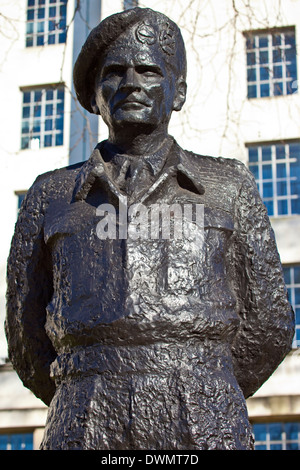 Le Vicomte Montgomery Field Marshall d'Alamein Statue à Londres. Banque D'Images