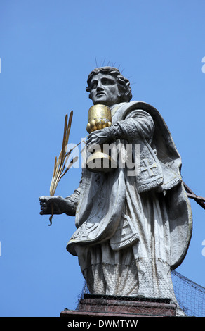 Saint Totnan sur la façade de Neumunster Collégiale à Würzburg Banque D'Images