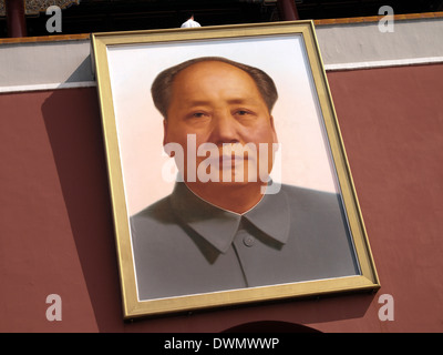 Portrait du président Mao sur la porte de la paix céleste de la place Tiananmen à Beijing en Chine Banque D'Images