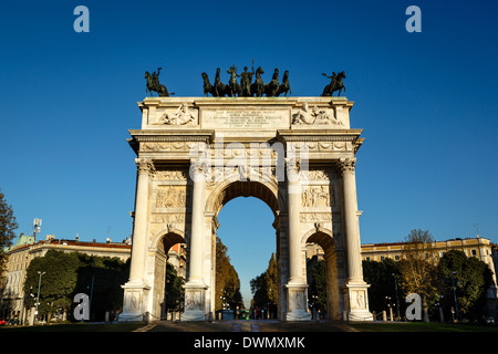L'Arc de la paix (Arco della Pace), au Parc Sempione, Milan, Lombardie, Italie, Europe Banque D'Images