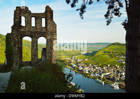 Vue du château de Grevenburg de Traben-Trarbach et Moselle (Moselle), Rhénanie-Palatinat, Allemagne, Europe Banque D'Images