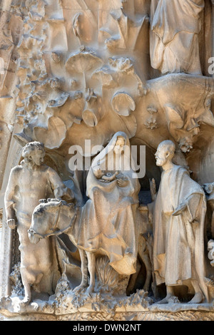 La fuite en Egypte sur la façade de la Nativité par Antoni Gaudi, La Sagrada Familia, Site de l'UNESCO, Barcelone, Catalogne, Espagne Banque D'Images