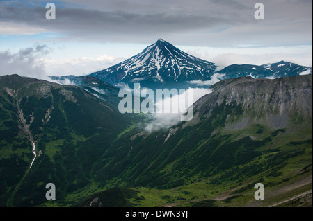 Vue aérienne de Vilyuchinsk volcano, Kamchatka, Russie, l'Eurasie Banque D'Images