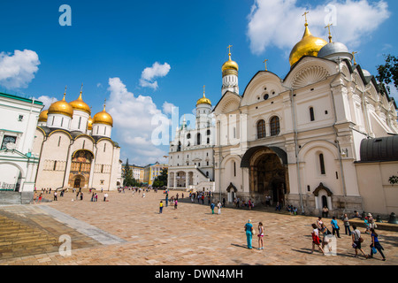 Archange et cathédrale de l'assomption sur Sabornaya Square, le Kremlin, UNESCO World Heritage Site, Moscou, Russie, Europe Banque D'Images