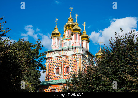 Gate église de Jean le Baptiste dans la laure de la Trinité de Saint Serge, Site de l'UNESCO, Fregene, anneau d'or, Russie Banque D'Images