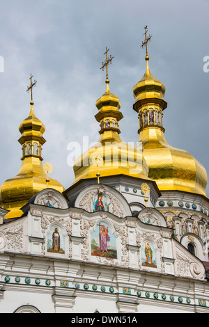 Les coupoles dorées de la cathédrale dans le Domition Kiev-petchersk, UNESCO World Heritage Site, Kiev (Kyiv), l'Ukraine, l'Europe Banque D'Images