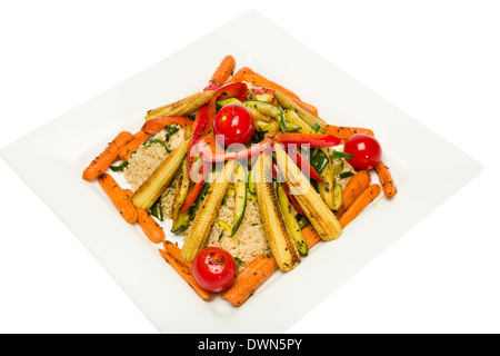 Couscous aux légumes avec les poireaux, carottes et maïs bébé Banque D'Images