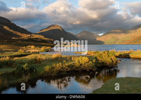 Belle Lumière automnale tardive à Wastwater, Parc National de Lake District, Cumbria, Angleterre, Royaume-Uni, Europe Banque D'Images