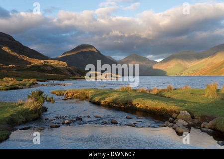 Belle Lumière automnale tardive à Wastwater, Parc National de Lake District, Cumbria, Angleterre, Royaume-Uni, Europe Banque D'Images