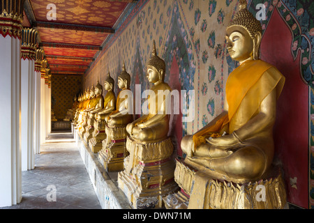 Statues de Bouddha en or Wat Arun (le temple de l'aube), Bangkok, Thaïlande, Asie du Sud-Est, Asie Banque D'Images