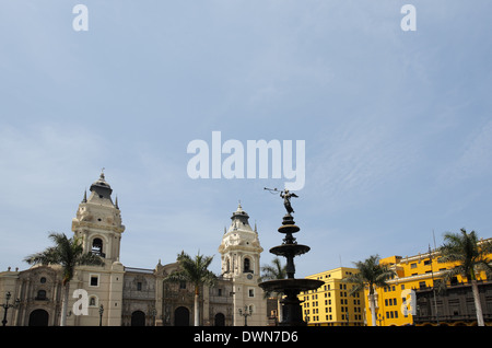 La Plaza Mayor et la Plaza de Armas de Lima, Lima, Pérou Banque D'Images