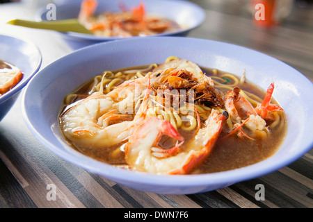 Soupe aux nouilles Hokkien Crevette à Singapour Hawker Stall closeup Banque D'Images