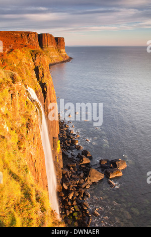 Cascade de kilt Rock sur la côte de l'île de Skye, Hébrides intérieures, Ecosse, Royaume-Uni, Europe Banque D'Images