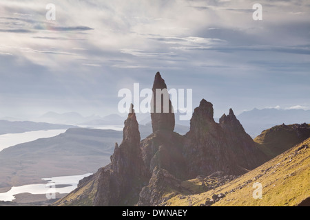 Le vieil homme de Storr, une formation rocheuse au bord de la Trotternish Ridge, Île de Skye, Hébrides intérieures, Ecosse, Royaume-Uni Banque D'Images