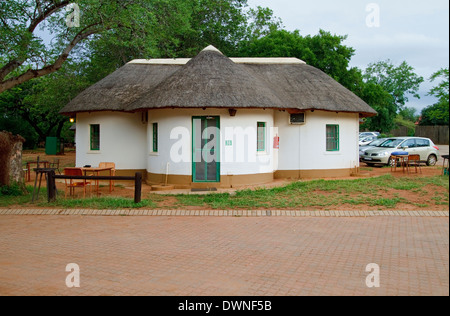 Hut sans toilettes à Lower Sabie Rest Camp, Parc National Kruger, Afrique du Sud Banque D'Images