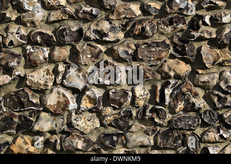 Une partie de l'un des murs de silex de la Norman construit l'église St Mary, Chilham, Kent Banque D'Images