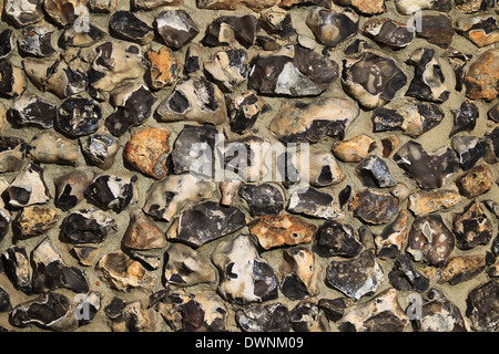 Une partie de l'un des murs de silex de la Norman construit l'église St Mary, Chilham, Kent Banque D'Images