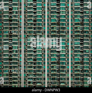 Façade d'un immeuble de grande hauteur avec balcon et climatisation unités, Shanghai, Chine Banque D'Images