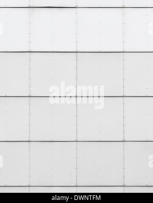 Texture de fond mur industriel blanc avec carrelage métal Banque D'Images