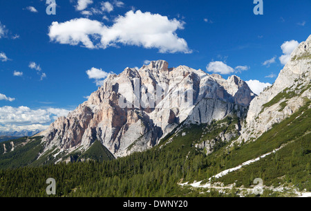 La montagne Piz dles Cunturines, Groupe Fanes, Col Valparola, Dolomites, Vénétie, province de Belluno, Italie Banque D'Images