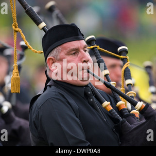 Piper à la collecte de Cowal Highland Games près de Dunoon sur la péninsule de Cowal en Ecosse Banque D'Images