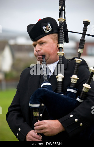 Piper au rassemblement. Cowal Le rassemblement est un Jeux écossais traditionnel qui se tient chaque année à Dunoon en Ecosse Banque D'Images