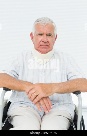 Senior man sitting in wheelchair with collier cervical Banque D'Images