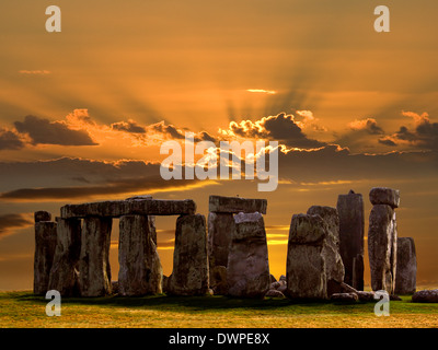Stonehenge sur Bled Plain dans le Wiltshire, dans le sud-ouest de l'Angleterre. Banque D'Images