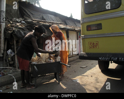 Rues de Kolkata, Street cleaner le 30 janvier 2009 à Kolkata, Bengale occidental, Inde. Banque D'Images