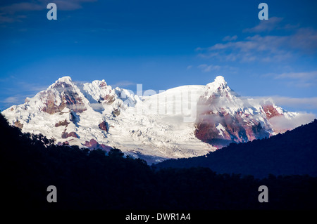 Volcan Cotopaxi, Equateur, d'une nuée Banque D'Images