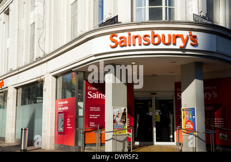 Sainsbury's shop,Queen Street, Cardiff au Pays de Galles,. Banque D'Images