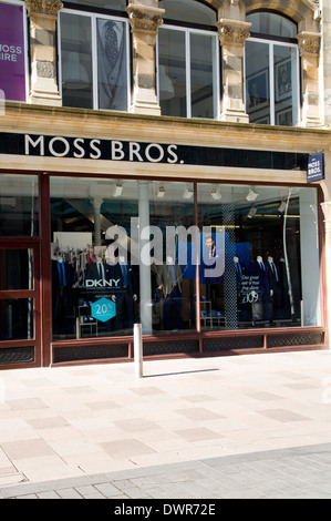 Moss Bros shop, la Hayes, Cardiff, Pays de Galles. Banque D'Images