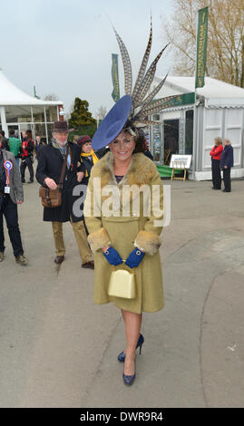 Cheltenham, Gloucestershire, UK . 12Th Mar, 2014. Mode de dames au jour deux, mesdames Jour du Festival de Cheltenham Gold Cup Crédit : Date 2014 jules annan/Alamy Live News Banque D'Images