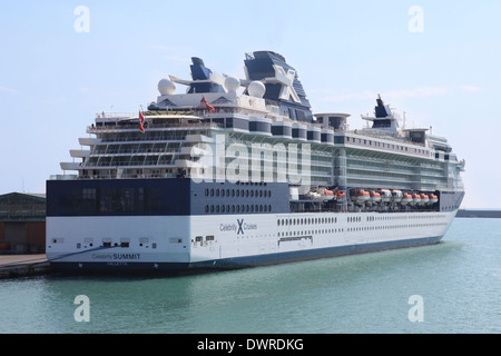 Millennium-Class luxueux bateau de croisière Celebrity SUMMIT amarré au port de Livorno Italie Banque D'Images