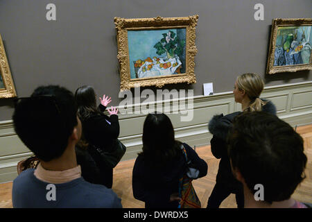 New York City, USA. 05Th Mar, 2014. L'ouvrage "La vie avec des pommes et un pot de Primroses' par Paul Cezanne est exposée dans le Metropolitan Museum of Art de New York City, USA, 08 mars 2014. Photo : Felix Hoerhager/dpa/Alamy Live News Banque D'Images