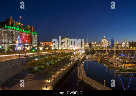 Hôtel The Fairmont Empress éclairés avec des lumières de Noël-Victoria, Colombie-Britannique, Canada. Banque D'Images