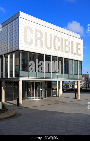 La nouvelle façade du Crucible Theatre, Sheffield, South Yorkshire, Angleterre, Royaume-Uni. Banque D'Images