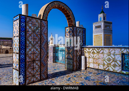 L'Afrique du Nord, Tunisie, Tunis. Le minaret de la grande mosquée Zitouna, vue depuis les terrasses. Banque D'Images