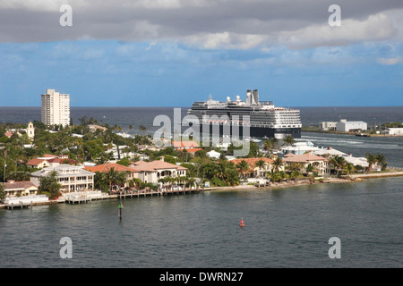 La Holland America Line cruise ship MV Eurodam quitter Ft Lauderdale Florida Banque D'Images