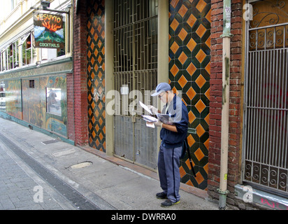 San Francisco mailman trie le courrier de North Beach, Jack Kerouac alley Banque D'Images