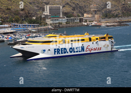 High Speed ferries rouliers Bentago mv Express arrivant au port de Santa Cruz Tenerife Banque D'Images