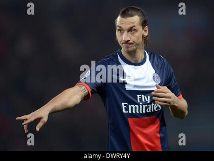 Du PSG Zlatan Ibrahimovic réagit au cours de la Ligue des Champions tour de 16 deuxième partie match de foot entre Paris Saint Germain et Bayer 04 Leverkusen au Parc des Princes, Paris, France, 12 mars 2014. Photo : Federico Gambarini/dpa Banque D'Images