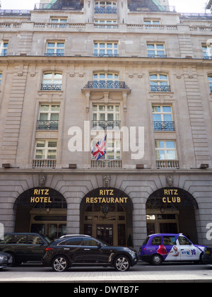 Avant de la Ritz Hotel, Londres, Angleterre, Royaume-Uni Banque D'Images