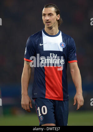 Du PSG Zlatan Ibrahimovic lors de la Ligue des Champions Tour de jambe deuxième 16 match de football entre le Paris Saint Germain et Bayer 04 Leverkusen au Parc des Princes, Paris, France, 12 mars 2014. Photo : Federico Gambarini/dpa Banque D'Images