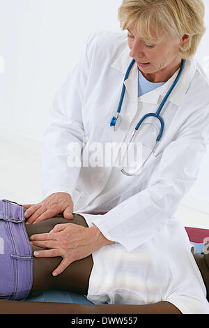 Femme à l'Auscultation Banque D'Images