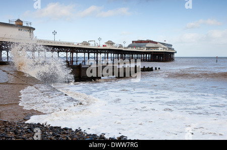 Jetée de Cromer et plage en hiver à Norfolk en Angleterre Banque D'Images