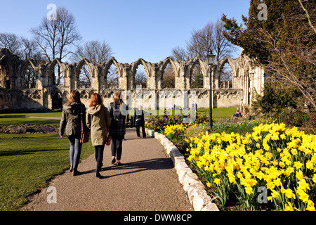 Le passage du temps : les Jardins Botaniques, ville de York, Yorkshire, Angleterre Banque D'Images