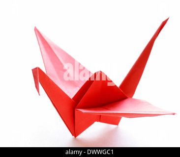 Origami Papier rouge sur fond blanc d'oiseaux