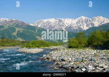 Alpes du Nord japonais et la rivière, Nagano Prefecture, Japan Banque D'Images