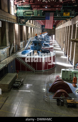 Avec la centrale hydro-électrique de l'éolienne à produire de l'énergie barrage de Hoover Dam près de Bolder City;dans Nevada;USA;Nord Banque D'Images